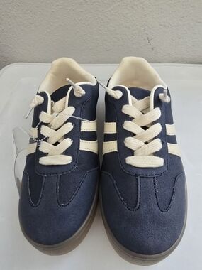POP Memory Foam Navy Sneakers Size 6